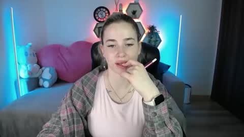 Snapshot of sabrinviolet chatting on May 19, 2026, 8:09 am Sabrina Violet online show from May 19, 2026, 8:09 am
