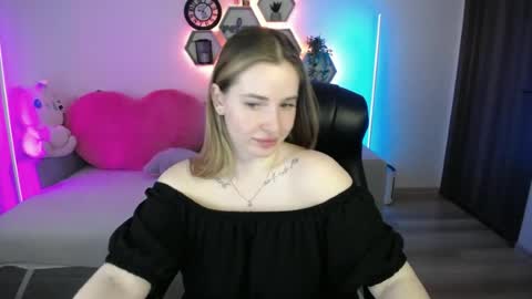Snapshot of sabrinviolet chatting on June 20, 2026, 8:17 am Sabrina Violet online show from June 20, 2026, 8:17 am