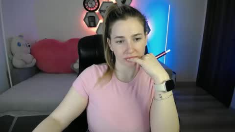 Snapshot of sabrinviolet chatting on June 21, 2026, 8:06 am Sabrina Violet online show from June 21, 2026, 8:06 am