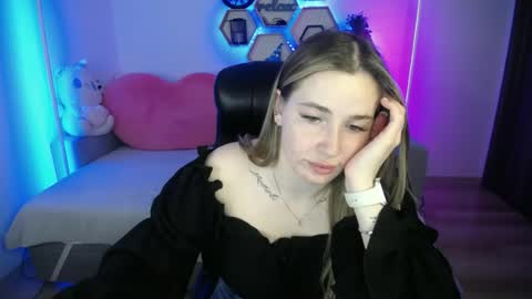 Snapshot of sabrinviolet chatting on July 1, 2026, 8:05 am Sabrina Violet online show from July 1, 2026, 8:05 am