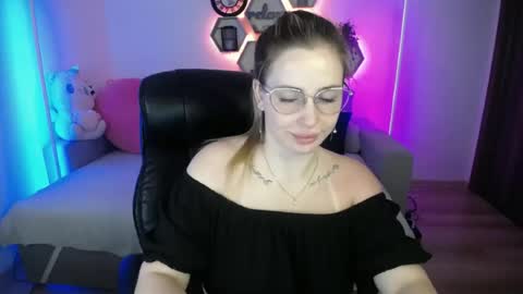Snapshot of sabrinviolet chatting on July 7, 2026, 8:07 am Sabrina Violet online show from July 7, 2026, 8:07 am