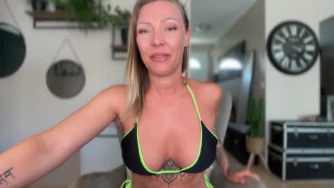 sacha__xx online show from June 8, 2026, 12:49 pm