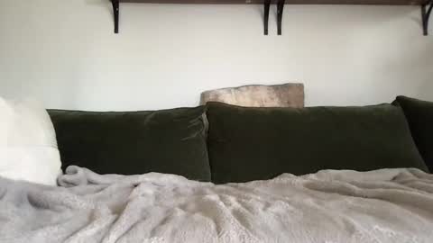 Beezy online show from February 22, 2025, 5:57 pm