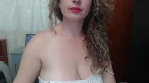 sacrletardiente online show from April 18, 2026, 9:37 pm