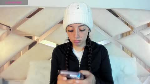 Snapshot of sadashi_moon chatting on February 24, 2025, 12:41 am online show from February 24, 2025, 12:41 am