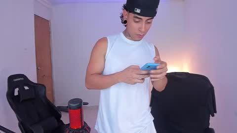 saenz_hotx online show from November 8, 2025, 9:35 pm