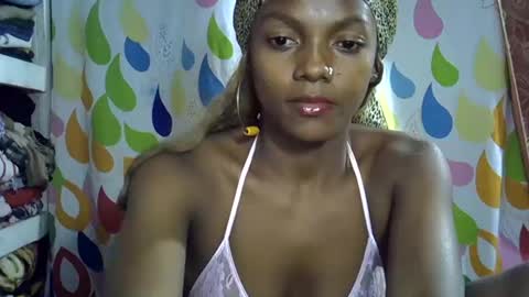 safira19 online show from October 1, 2025, 8:04 pm