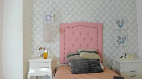 Snapshot of sagitariuuuss chatting on March 10, 2025, 12:04 pm Cattleya online show from March 10, 2025, 12:04 pm