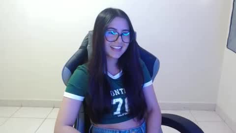 Sahaliefox  online show from October 12, 2025, 8:52 pm