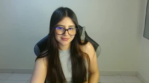 Sahaliefox  online show from October 17, 2025, 10:01 pm