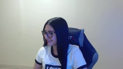 Sahaliefox  online show from December 16, 2025, 8:14 pm