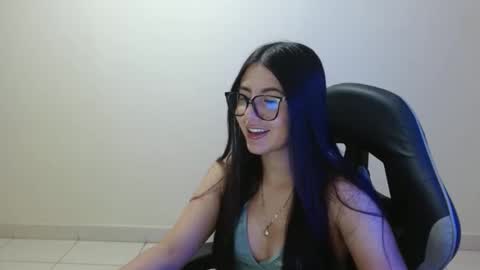 Sahaliefox  online show from April 14, 2026, 9:10 pm