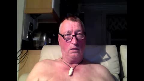 sail_naked online show from October 4, 2025, 7:01 pm