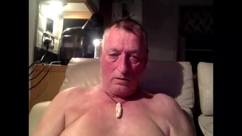 sail_naked online show from December 18, 2025, 9:10 pm