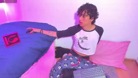 saint_dark online show from November 25, 2025, 3:23 pm