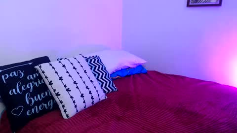 Sarah online show from December 12, 2024, 3:43 am