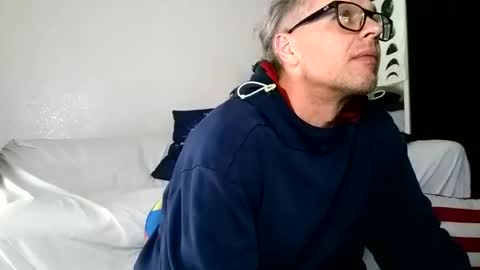 salis1981 online show from February 10, 2025, 3:35 am