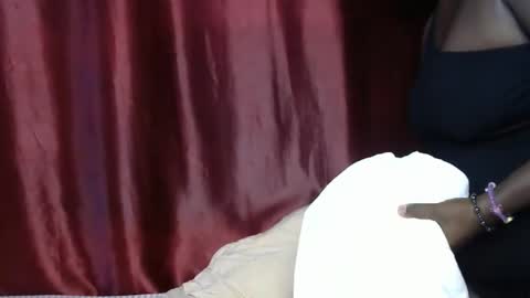 sally_bee1 online show from April 1, 2026, 5:10 pm