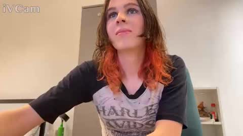 Snapshot of sally_vae chatting on April 21, 2026, 8:12 pm Sally Vae online show from April 21, 2026, 8:12 pm