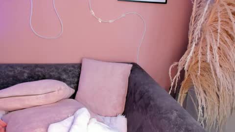  Sally White  online show from March 12, 2025, 4:08 am