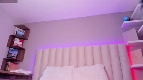 Sally White  online show from September 10, 2025, 3:06 am