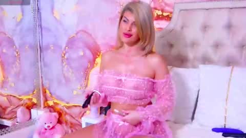 SalmaRoze online show from December 1, 2025, 5:45 am