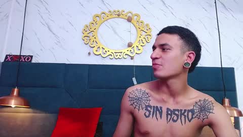 salome_daniel online show from February 3, 2025, 7:42 pm