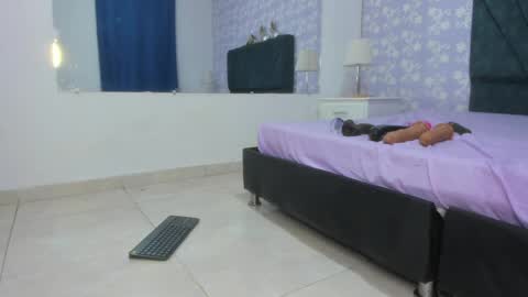 salome_simonz online show from April 16, 2026, 9:39 pm