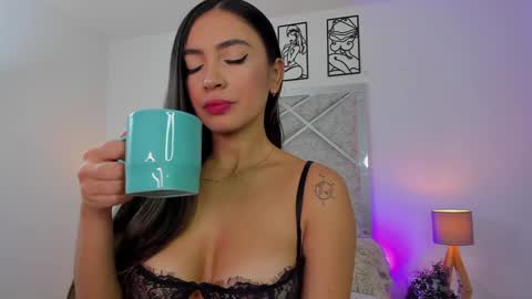 salomedyla online show from December 5, 2024, 11:51 pm