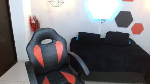 martina online show from February 26, 2025, 1:43 am