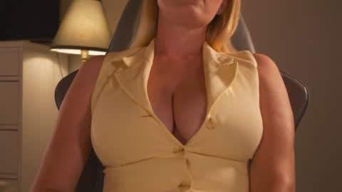 IsaBella-  online show from September 8, 2025, 7:02 pm