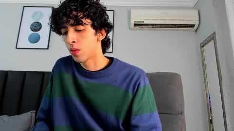 salvatore  online show from February 21, 2025, 2:38 pm