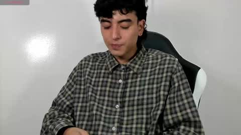 salvatore_montt online show from March 1, 2025, 6:03 am