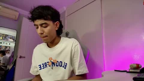 salvatore_montt online show from September 15, 2025, 1:38 am