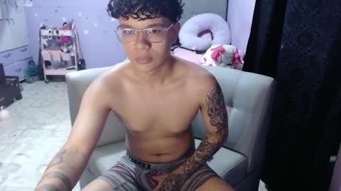 sam_latino22 online show from November 17, 2025, 10:48 pm