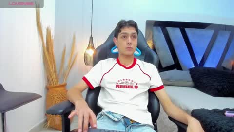 Snapshot of sam_restwood chatting on July 31, 2026, 9:14 pm Sam Restwood online show from July 31, 2026, 9:14 pm