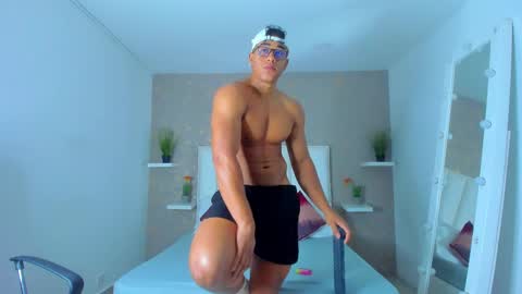 Snapshot of sam_rouge chatting on February 23, 2025, 8:55 pm sam_rouge online show from February 23, 2025, 8:55 pm