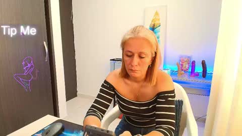 Samanta Stone online show from September 22, 2025, 10:01 pm