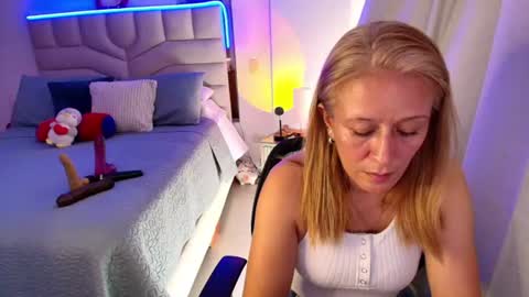 Samanta Stone online show from July 8, 2026, 4:44 pm