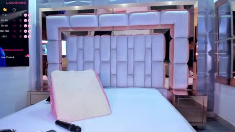 S A M A N T A   online show from January 21, 2025, 6:33 am