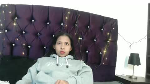 lizzy online show from December 20, 2024, 2:52 am