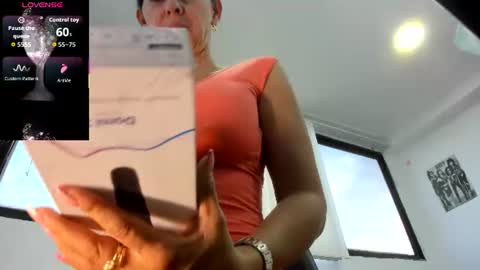 Snapshot of samantha_milfs chatting on June 24, 2026, 11:20 am samantha_milfs online show from June 24, 2026, 11:20 am