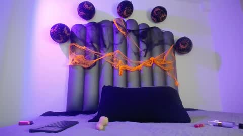 Snapshot of samantha_scottt chatting on October 18, 2025, 10:10 pm samantha_scottt online show from October 18, 2025, 10:10 pm