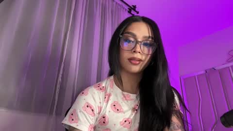 Samantha Bernardo online show from April 19, 2026, 5:18 am