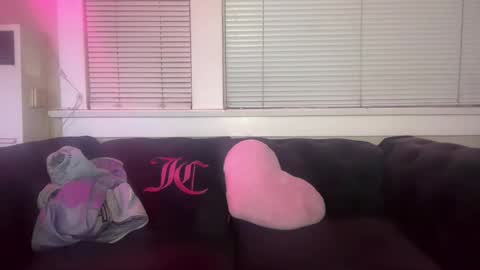 samanthafever online show from March 26, 2026, 6:52 am