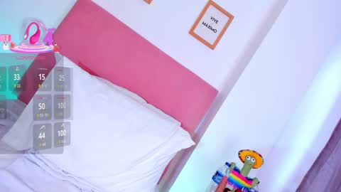 V A  N E S S A  online show from November 12, 2025, 8:19 pm