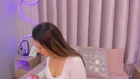 Alejandra  online show from November 13, 2025, 12:15 pm