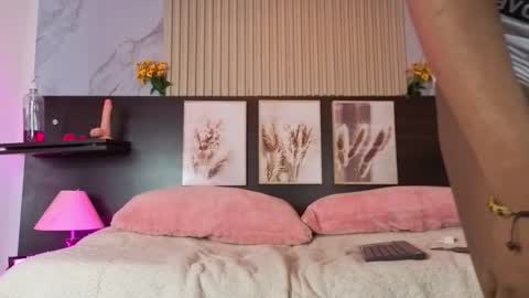 samara_as online show from November 4, 2025, 11:48 pm