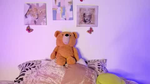 Samara is my name a pleasure delighted that you are here leave your thumb up it is important to me online show from February 9, 2025, 9:06 pm