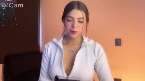 Snapshot of samara_lam chatting on January 5, 2025, 1:15 pm Sammy online show from January 5, 2025, 1:15 pm